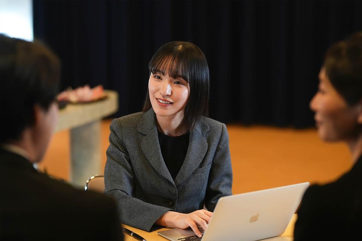 葬儀後の法的手続きに於ける専門家のご紹介